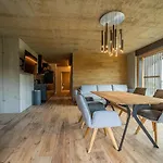 Merlrose Apartment *