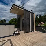 Merlrose Apartment *